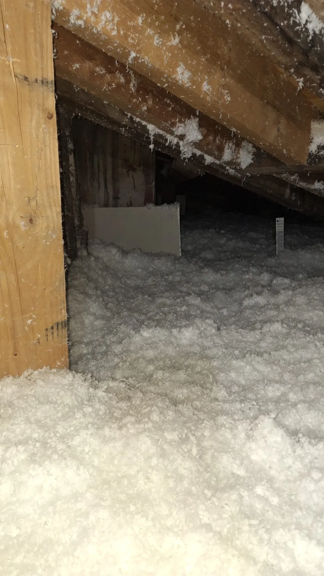 Isolation de combles perdus par soufflage de laine de verre